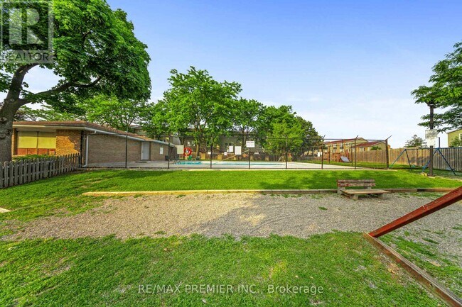 Photo du bâtiment - 120 Ellerslie Rd
