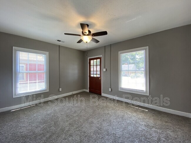 Building Photo - 2300 Poe Ave