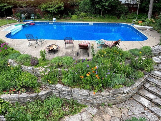 Foto del edificio - 2730 Glenhurst Ave