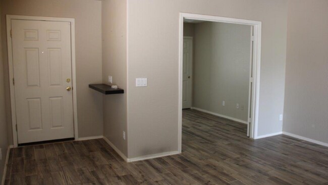 Foto del edificio - 22660 W Adams Dr