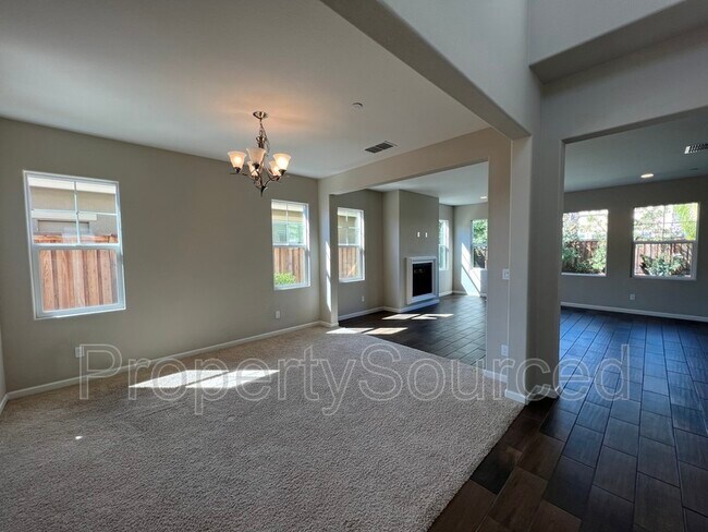 Building Photo - 1775 Hummingbird Way
