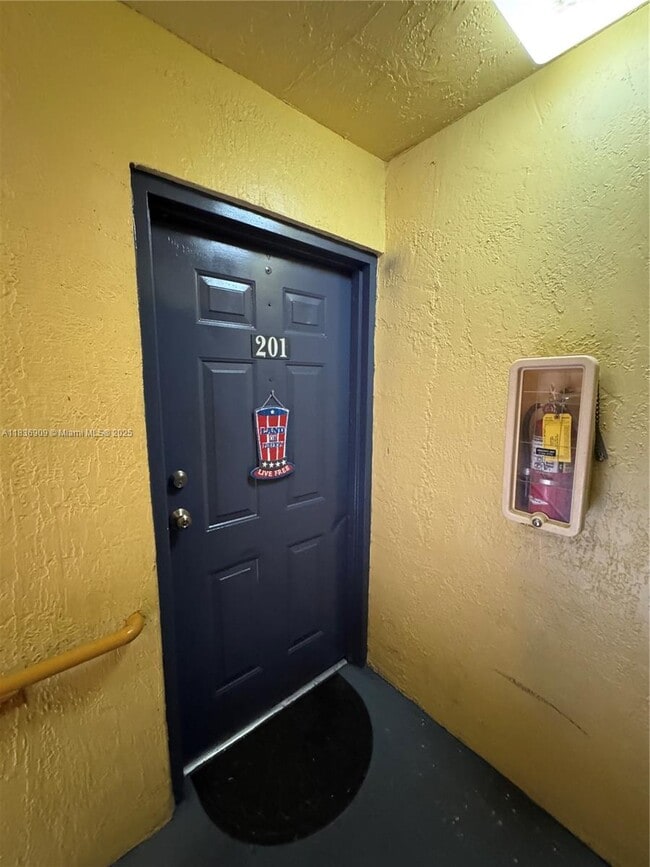 Building Photo - 8249 SW 149th Ct