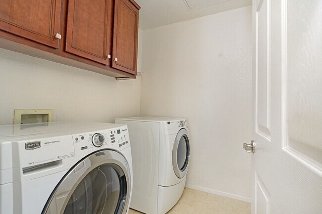 Foto del edificio - STUNNING SAN MARCOS 3 BEDROOM TOWNHOME IN ...