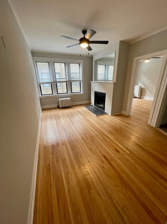 Foto del edificio - 631 W Roscoe St