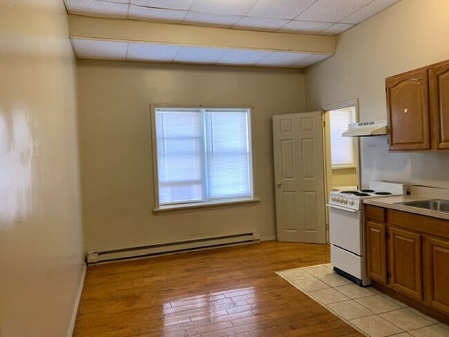 Building Photo - 275 Herr St