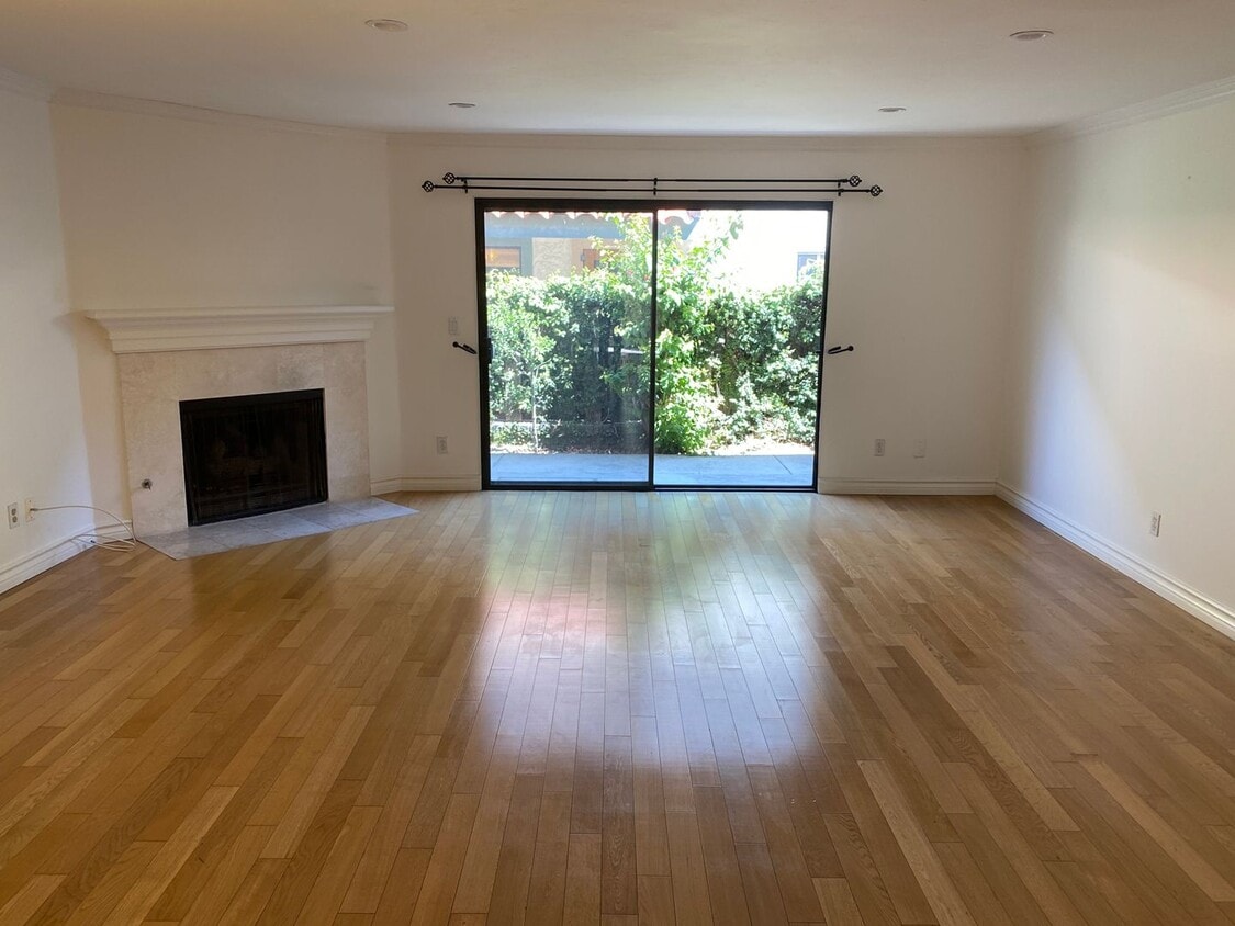 Primary Photo - Spacious and Renovated Santa Monica Townho...