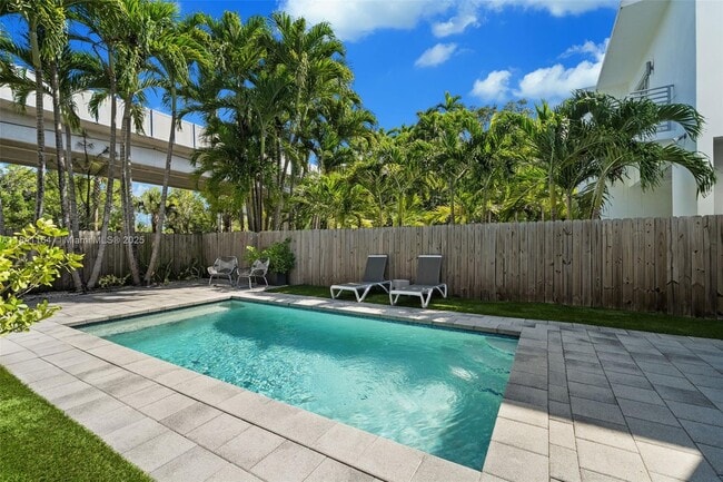 Building Photo - 3567 SW 1st Ave