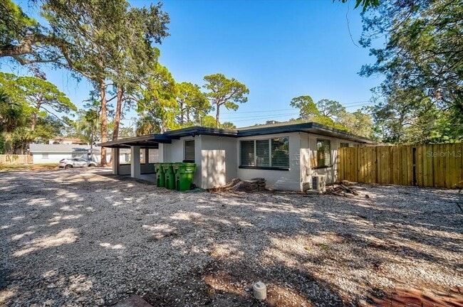 Building Photo - 1223 Cocoanut Ave