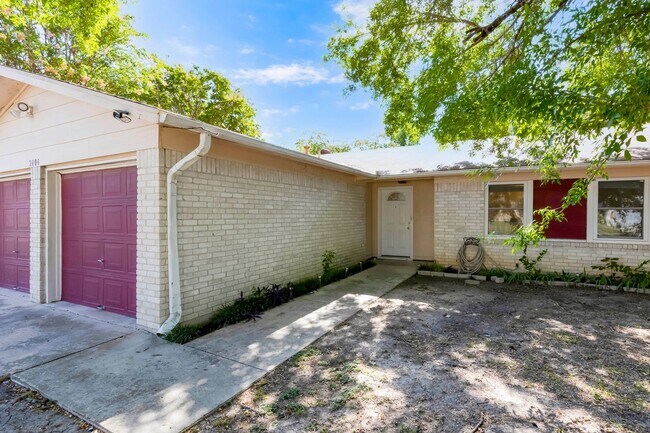Foto del edificio - 2404 Andover Dr