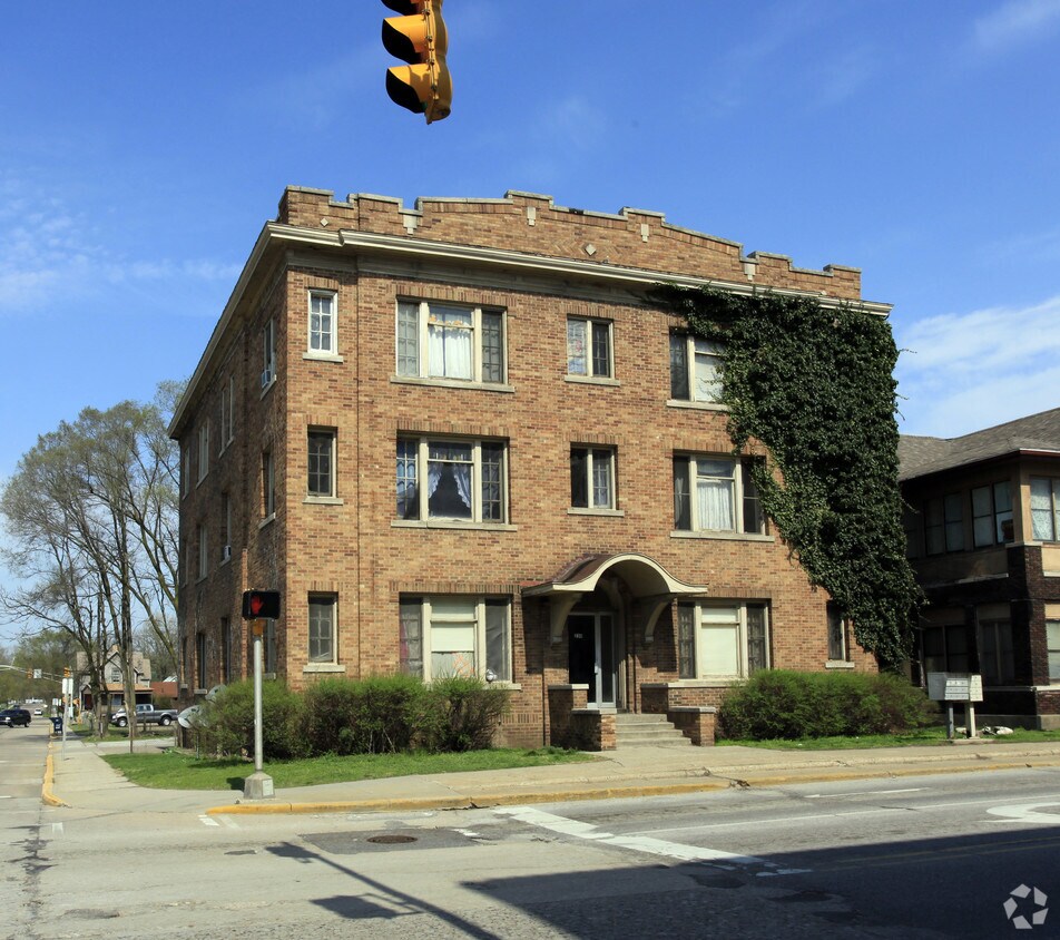 230 W Jackson Blvd, Elkhart, IN 46516 Apartments in Elkhart, IN