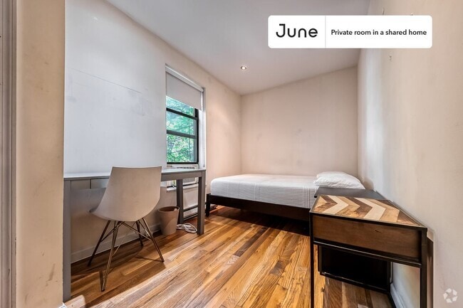 Building Photo - Private bedroom in 5 bed/2 bath Home