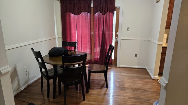 Foto del edificio - 5941 Plumwood Ln