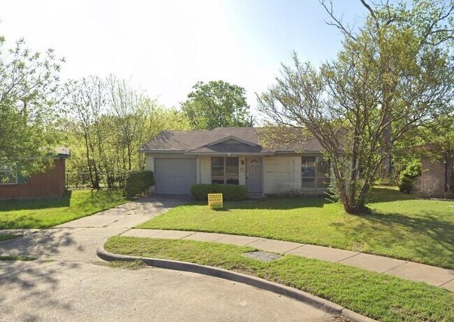 Foto del edificio - 536 Henderson Cir