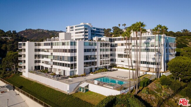 Building Photo - 17368 Sunset Blvd