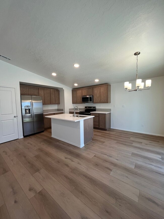 Building Photo - Brand new 3 bedroom/2.5 bathroom ready for move in