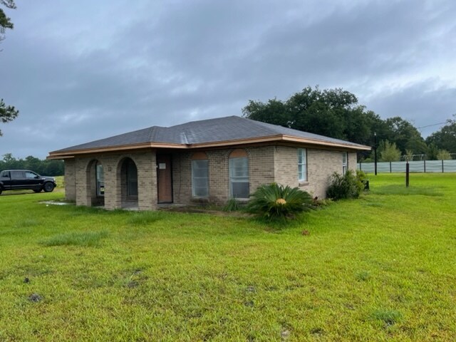 Front - 131 Duncan Rd