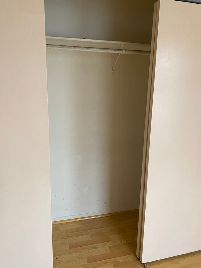 Foto del edificio - 127 E 103rd St