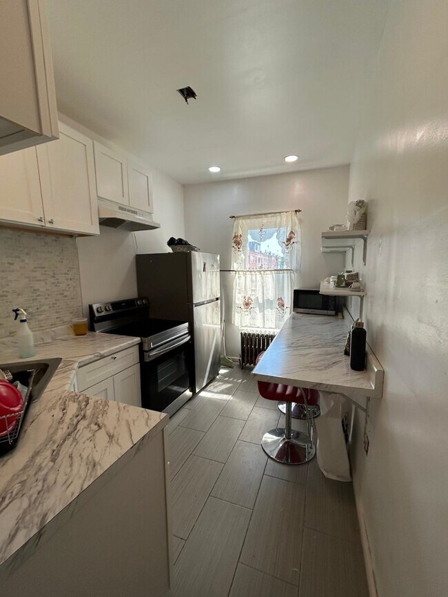 Foto del edificio - 808 Nostrand Ave