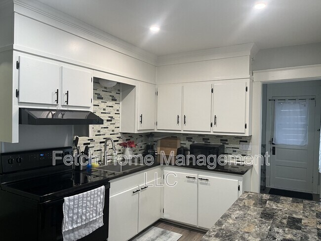 Foto del edificio - 836 W Main St