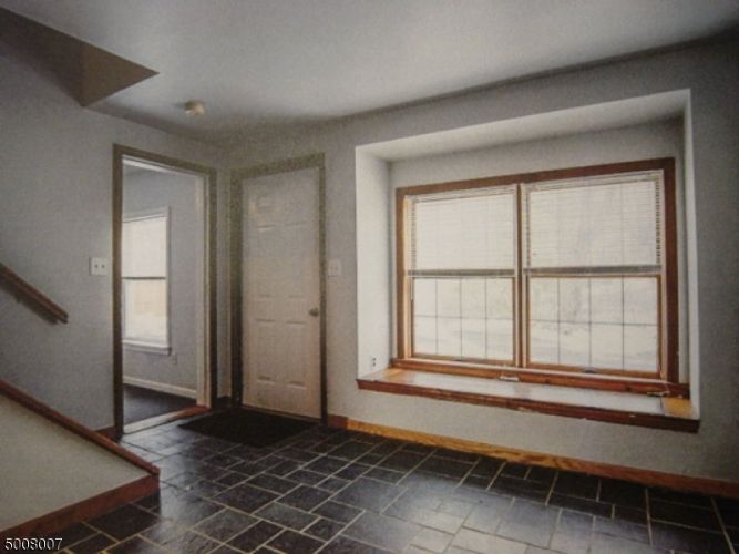 Foto principal - 23 1/2 W Main St