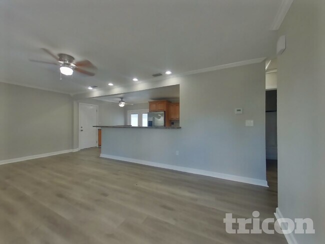 Building Photo - 5834 5th Ave S