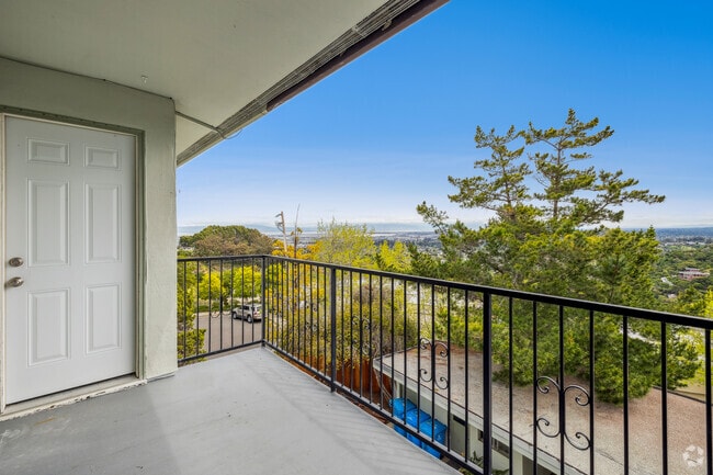 2BR, 2BA - 905SF - Patio - 422 Portofino