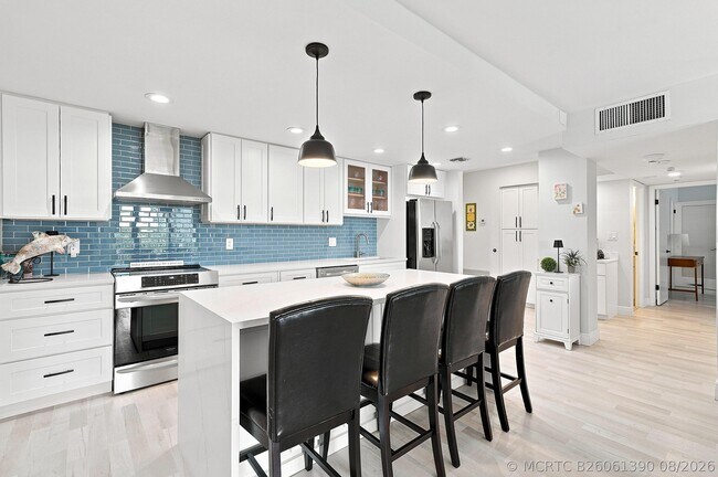 Building Photo - 2121 N Ocean Blvd