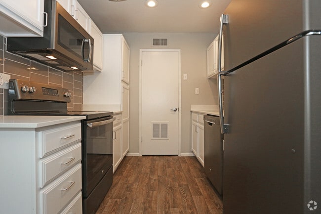 Interior Photo - Collins Off Colter II