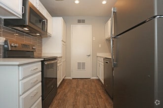 Interior Photo - Collins Off Colter II