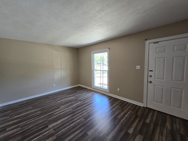 Building Photo - 5523 Livingston Dr