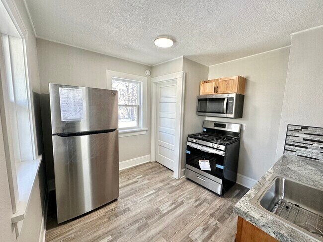 Foto del edificio - 1363 E 15th St