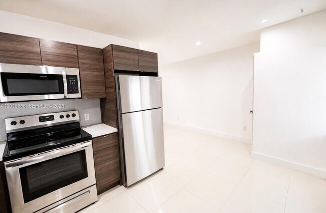 Foto del edificio - 542 NE 67th St