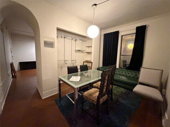 Foto del edificio - 402 Hyde Park Blvd