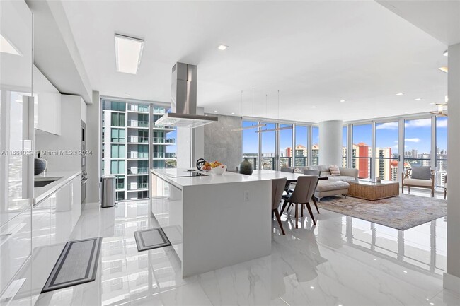 Foto del edificio - 300 Sunny Isles Blvd