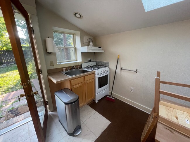 Unit B Kitchenette - 1544 9th St