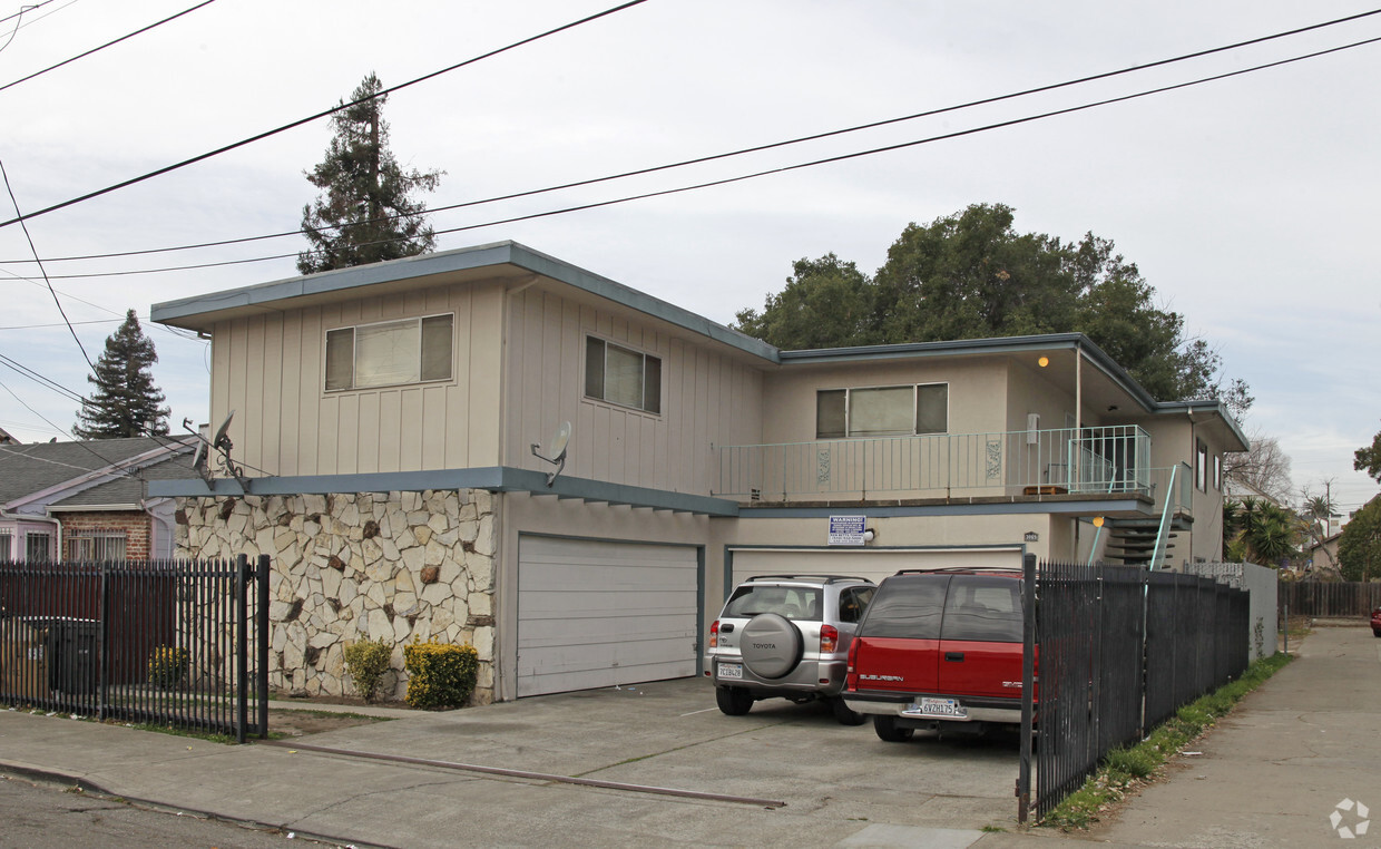 Primary Photo - 3055 Curran Ave