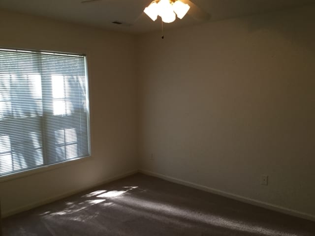 Foto del edificio - 5855 Regent Village Drive