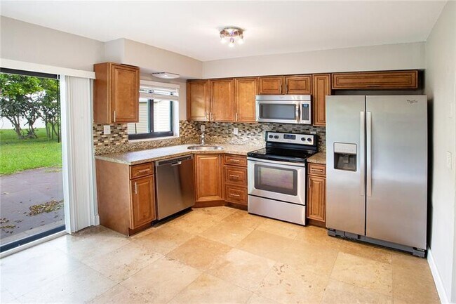 Foto del edificio - 9705 NW 70th St