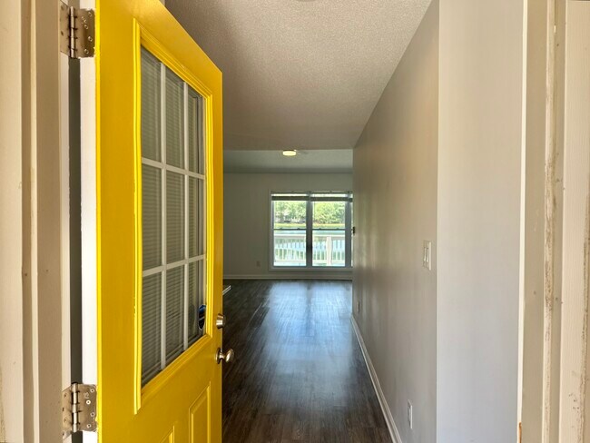 Foto del edificio - 7162 Windward Dr