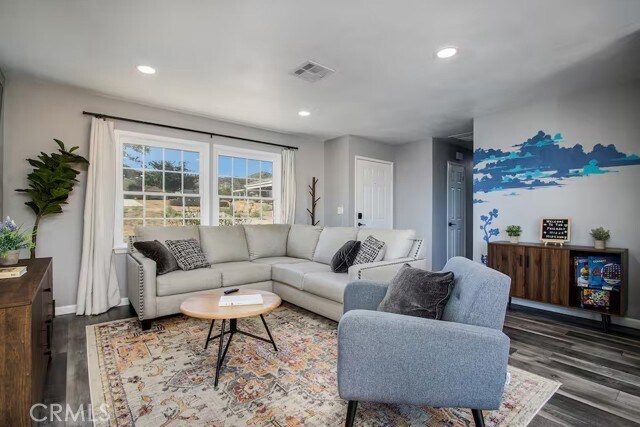 Foto del edificio - 60206 Latham Trail