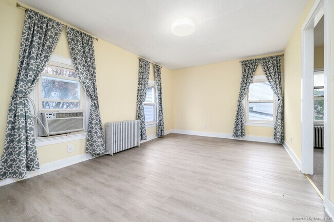 Foto del edificio - 75 Soundview Ave