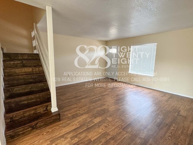 Foto del edificio - Available NOW! 2 Bed/1.5 Bath Townhome Duplex in East Norman!