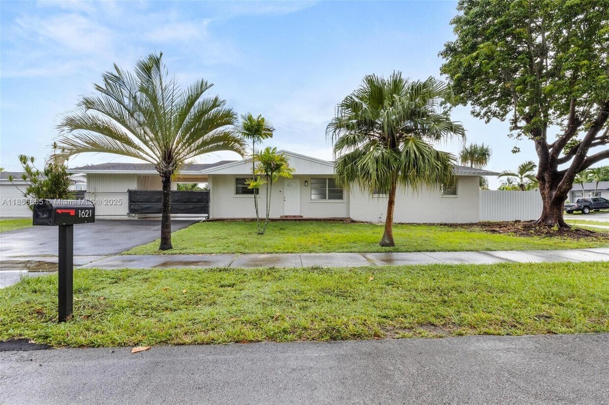 Foto principal - 1621 NW 13th Ave