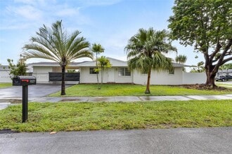 Building Photo - 1621 NW 13th Ave