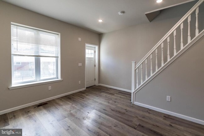 Building Photo - 40 N Yewdall St