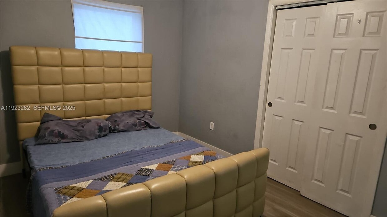 Foto principal - 2530 NW 17th St