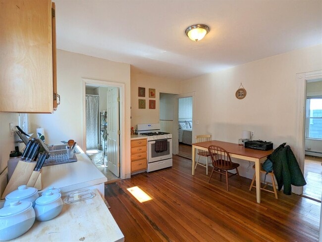 Building Photo - 58 Gorham St