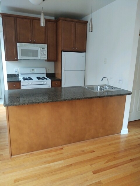 Foto del edificio - 3323 N Halsted St