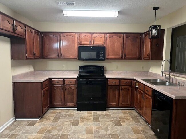 Foto del edificio - 2972 Woodland Ash Cove