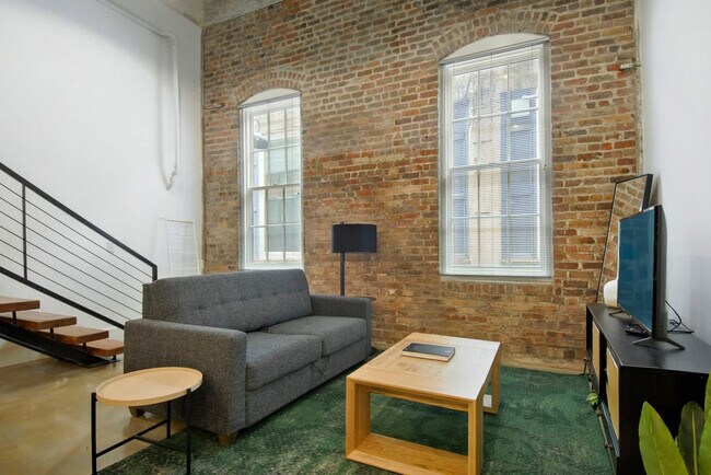 Building Photo - 822 Howard Ave